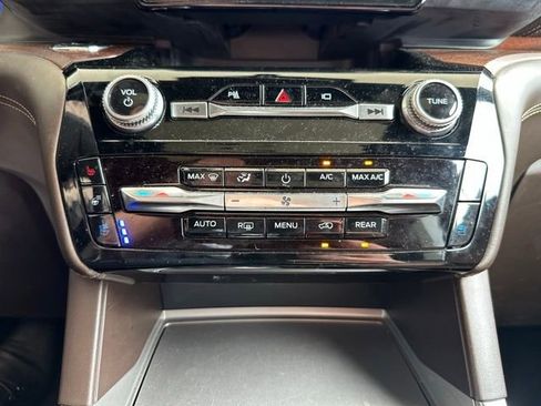 Used 2023 Ford Explorer King Ranch RWD image 18