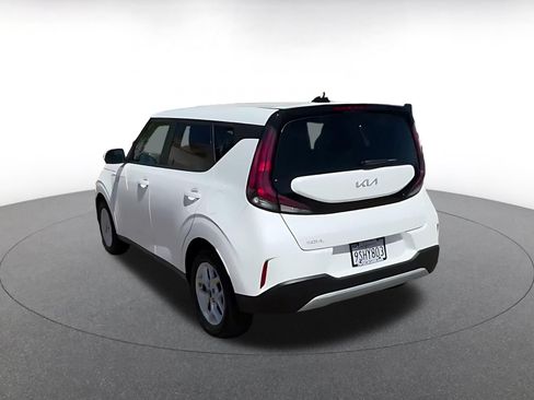 Used 2025 Kia Soul LX w/ LX Technology Package FWD image 11