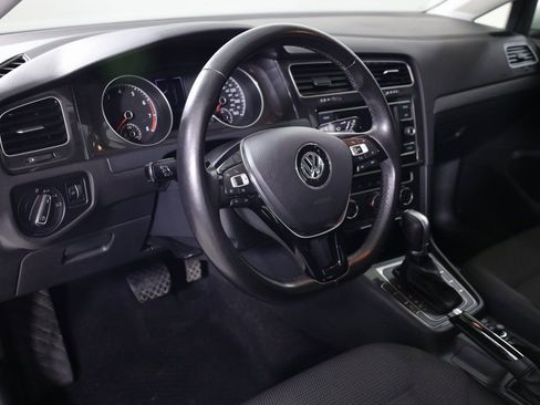 Used 2018 Volkswagen Golf S image 11