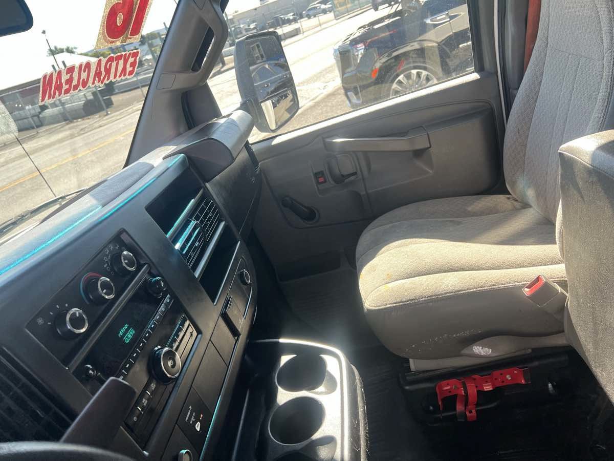 Used 2016 Chevrolet Express 3500 Extended RWD image 11