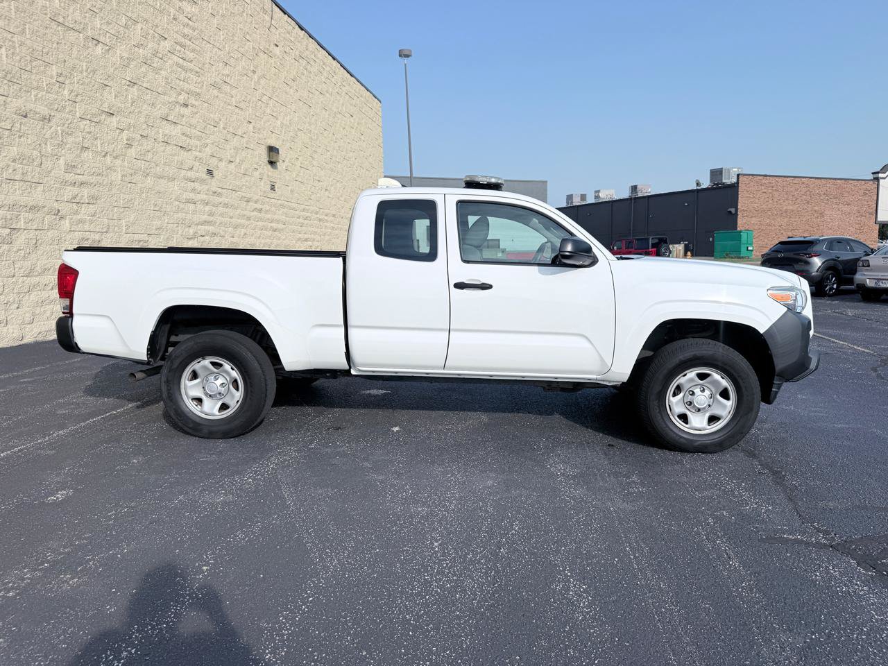 Used 2017 Toyota Tacoma SR AWD/4WD image 6