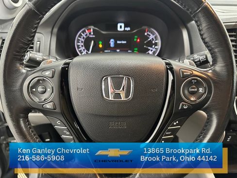 Used 2018 Honda Pilot Touring image 11