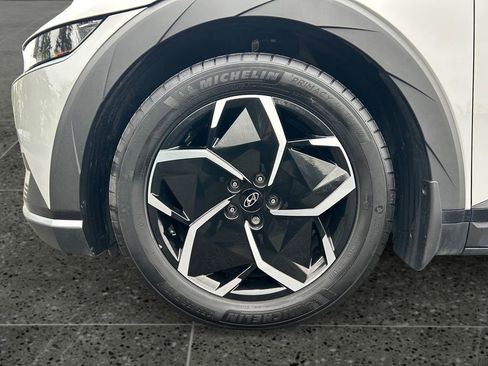 Used 2024 Hyundai Ioniq 5 SEL AWD/4WD image 4