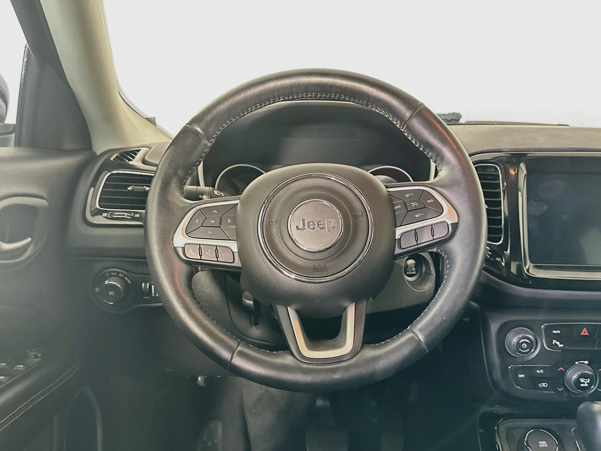 Used 2018 Jeep Compass Limited w/ Navigation Group AWD/4WD image 18