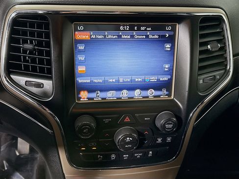 Used 2017 Jeep Grand Cherokee Limited image 18