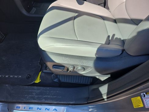 Certified 2026 Toyota Sienna XLE FWD image 12