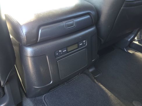 Used 2021 Nissan Armada SL w/ Captain's Chairs Package image 17