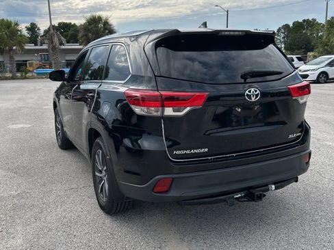 Used 2017 Toyota Highlander XLE AWD/4WD image 4