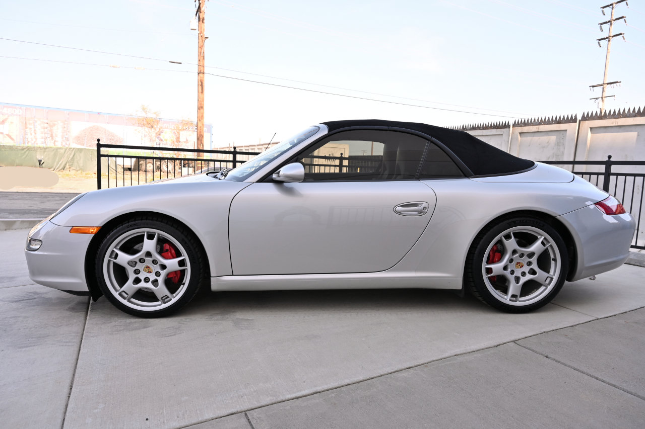 Used 2005 Porsche 911 Carrera S RWD image 4
