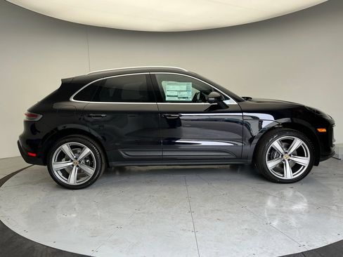 Used 2026 Porsche Macan AWD/4WD image 23