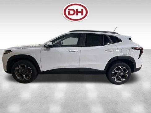 New 2026 Chevrolet Trax LT w/ LT Convenience Package FWD image 8
