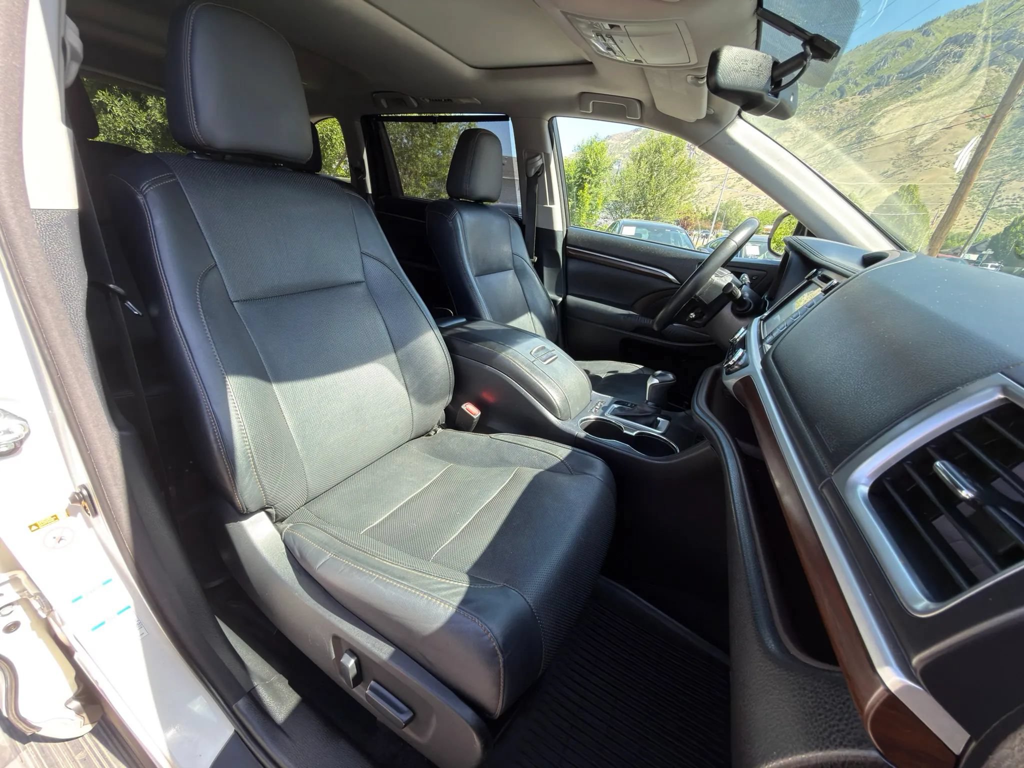 Used 2015 Toyota Highlander Limited AWD/4WD image 9