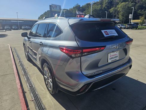 Certified 2021 Toyota Highlander Limited image 8