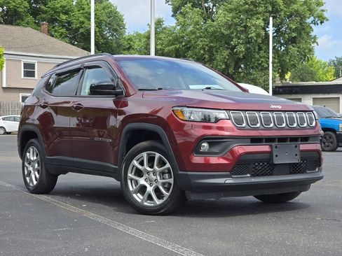 Used 2022 Jeep Compass Latitude w/ Mopar Graphics Package AWD/4WD image 2