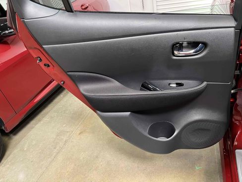 Used 2018 Nissan Leaf SV w/ SV Technology Package FWD image 38