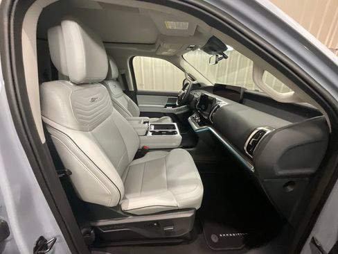 Used 2026 Ford Expedition Max Platinum w/ Platinum Ultimate Package AWD/4WD image 13