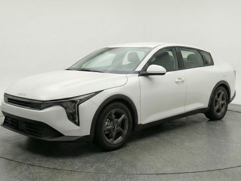Used 2025 Kia K4 FWD image 3