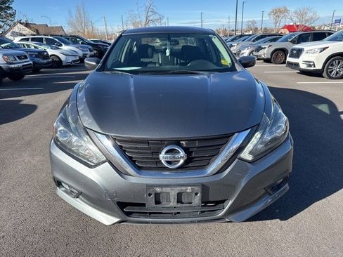 Used 2017 Nissan Altima 2.5 SR w/ LED Appearance Package image 8