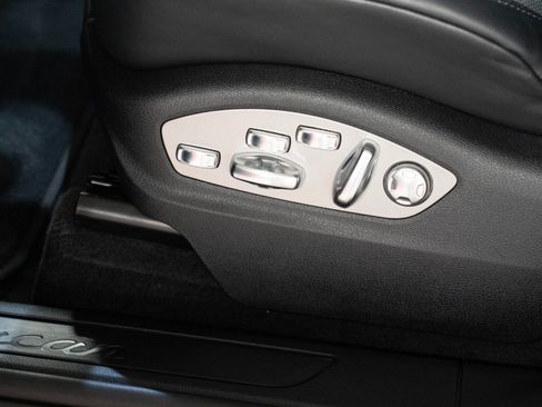 Certified 2026 Porsche Macan AWD/4WD image 13