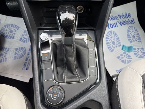 Used 2025 Volkswagen Taos SE image 21