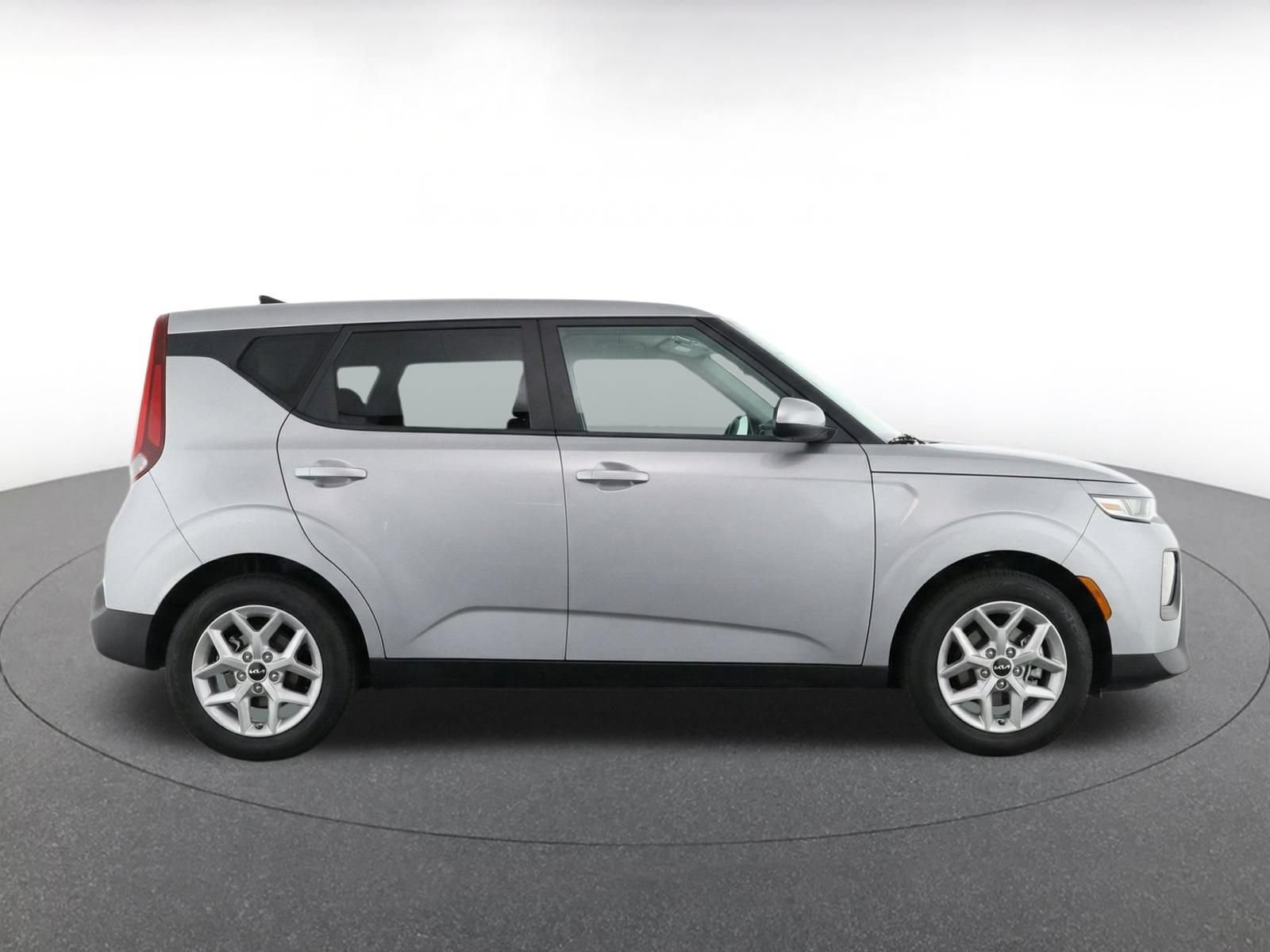 Used 2025 Kia Soul LX w/ LX Technology Package FWD image 9