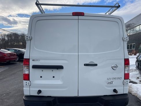 Used 2015 Nissan NV 3500 SV w/ Technology Package image 4