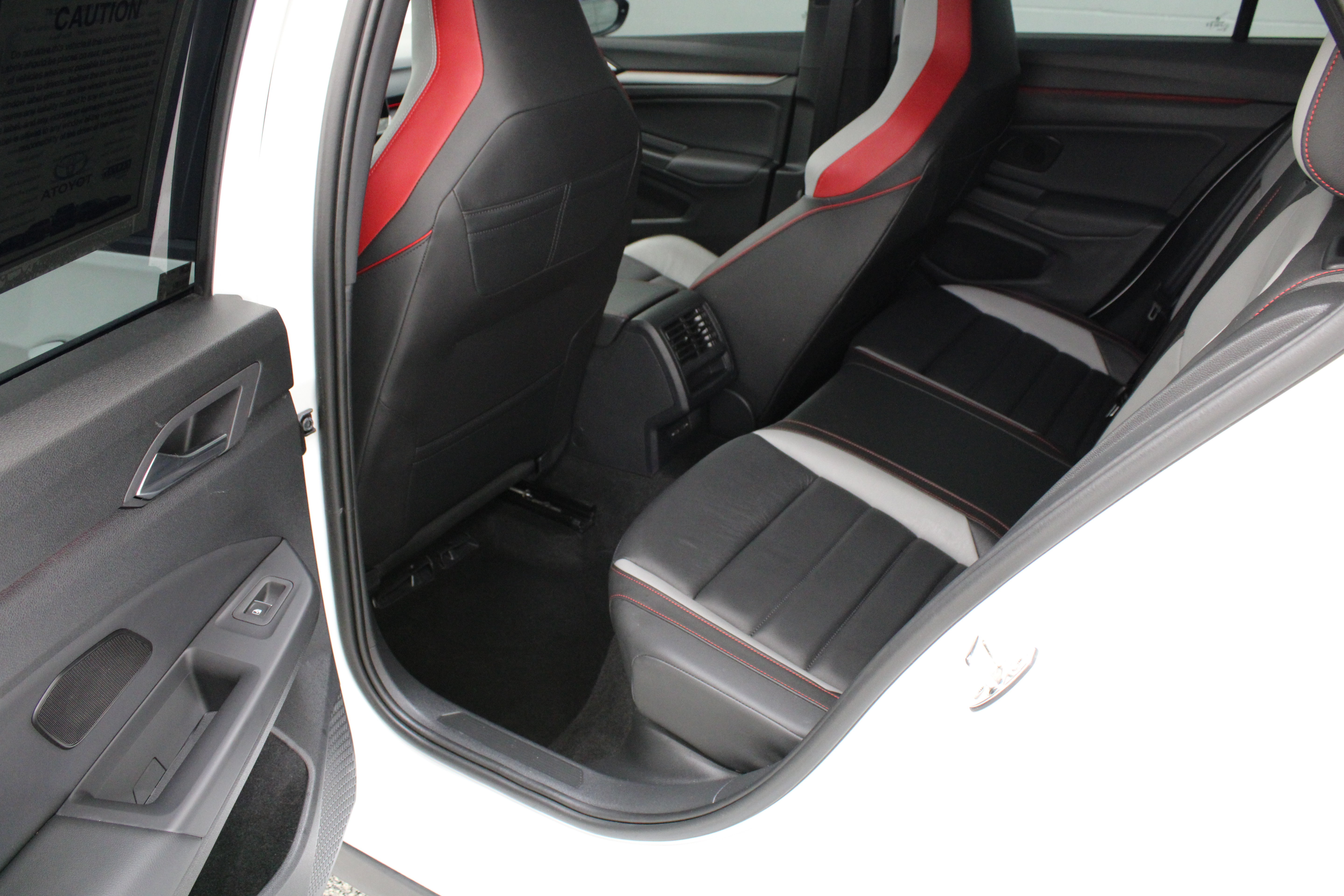 Used 2025 Volkswagen GTI SE FWD image 29