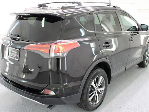Used 2017 Toyota RAV4 XLE FWD image 9
