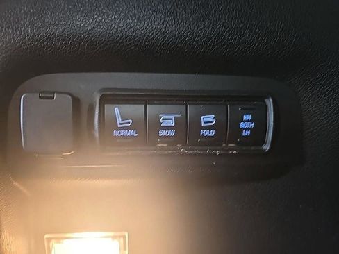 Used 2018 Ford Explorer Sport image 32