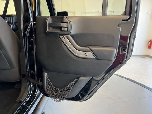 Used 2018 Jeep Wrangler Unlimited Sport S image 29