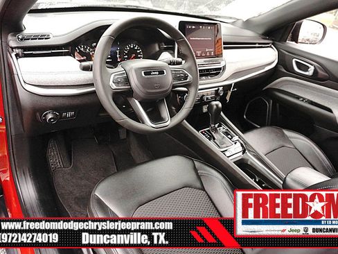 Used 2025 Jeep Compass Latitude AWD/4WD image 10