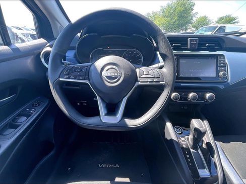 Used 2025 Nissan Versa SV FWD image 5