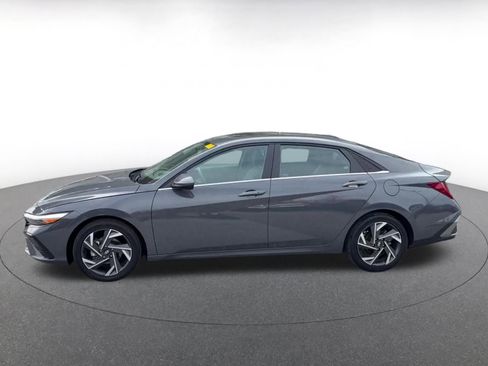 Used 2025 Hyundai Elantra SEL image 9
