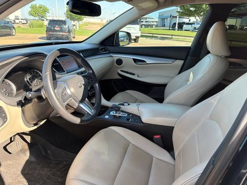 Used 2019 INFINITI QX50 Luxe w/ Navigation Package FWD image 8