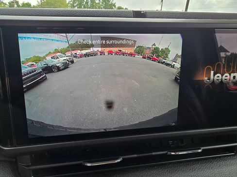 New 2025 Jeep Wrangler Willys AWD/4WD image 17