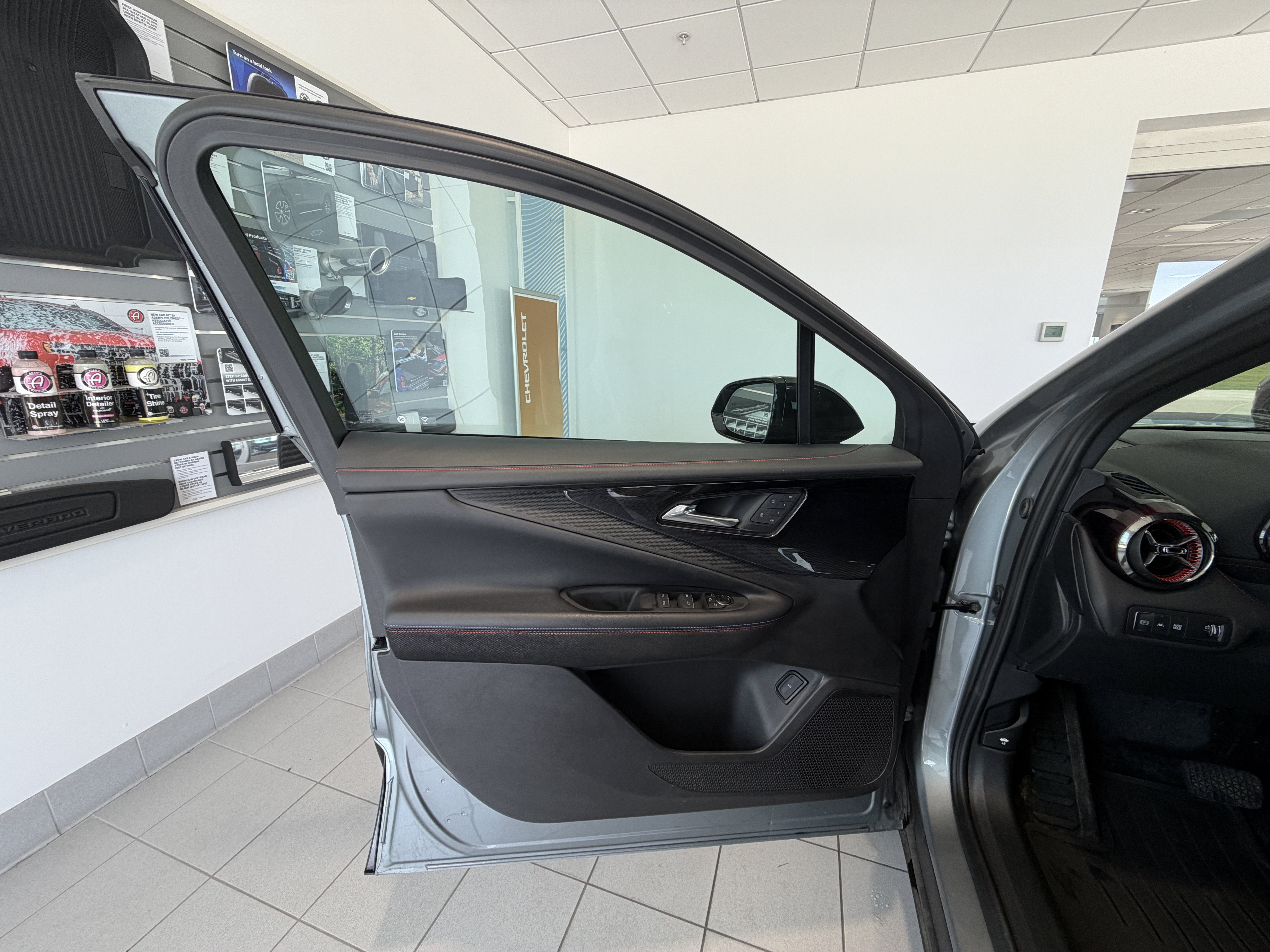 Used 2025 Chevrolet Blazer EV RS AWD/4WD image 10