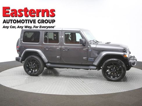 Used 2025 Jeep Wrangler Unlimited Sahara AWD/4WD image 42
