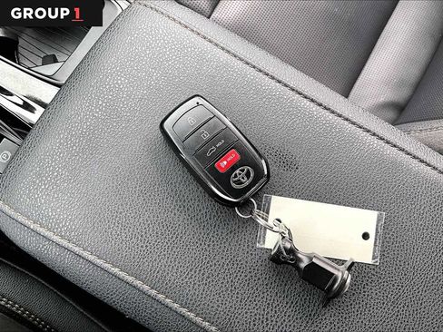 Used 2025 Toyota Camry XLE image 15