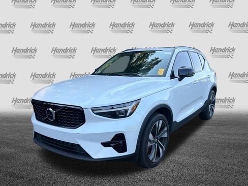 Used 2024 Volvo XC40 B5 Plus w/ Protection Package Premier AWD/4WD image 7