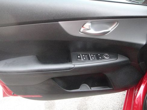 Used 2023 Kia Forte LXS w/ LXS Technology Package FWD image 8