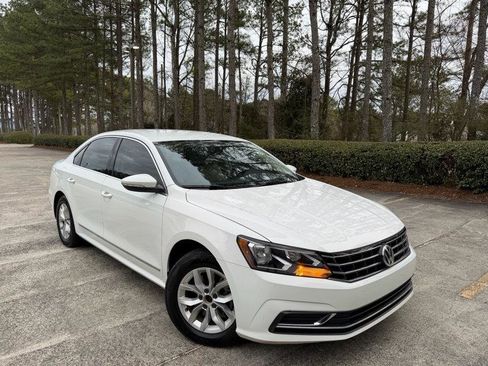 Used 2017 Volkswagen Passat 1.8T S image 13