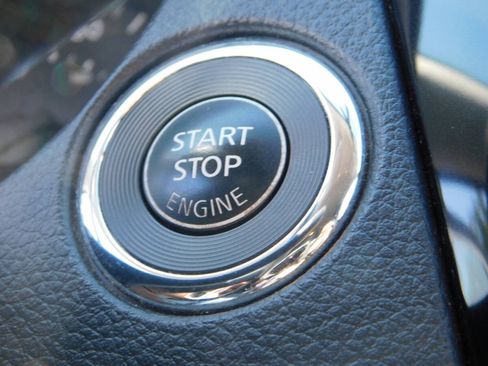 Used 2017 Nissan Rogue SV AWD/4WD image 13