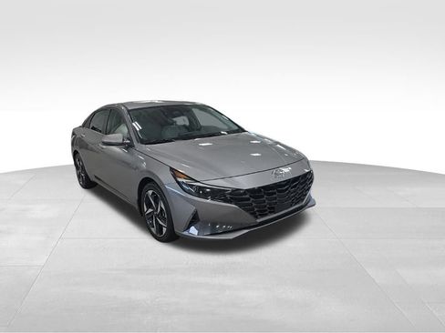 Used 2022 Hyundai Elantra Limited image 4