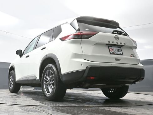 Used 2024 Nissan Rogue S image 52