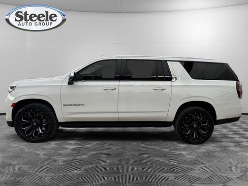 Used 2022 Chevrolet Suburban Premier w/ Premium Package image 2