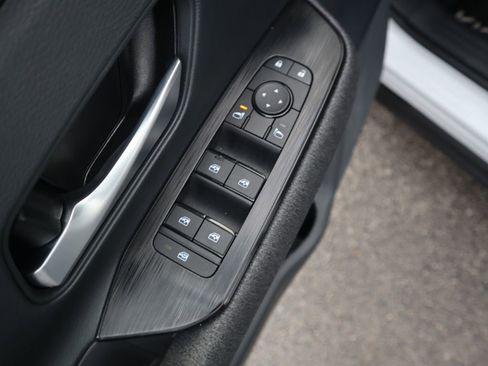 Used 2025 Nissan Kicks SV image 17