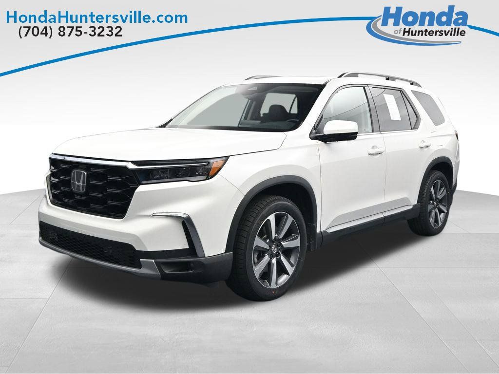 Used 2025 Honda Pilot Touring image 2