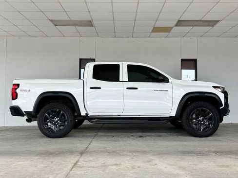 Used 2025 Chevrolet Colorado Trail Boss AWD/4WD image 18