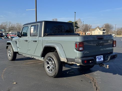 Used 2024 Jeep Gladiator Sport image 26