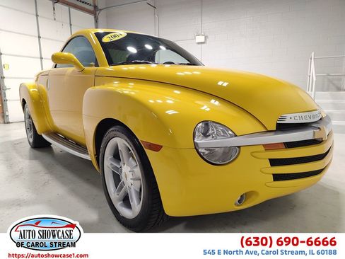 Used 2004 Chevrolet SSR w/ Preferred Equipment Group RWD image 1
